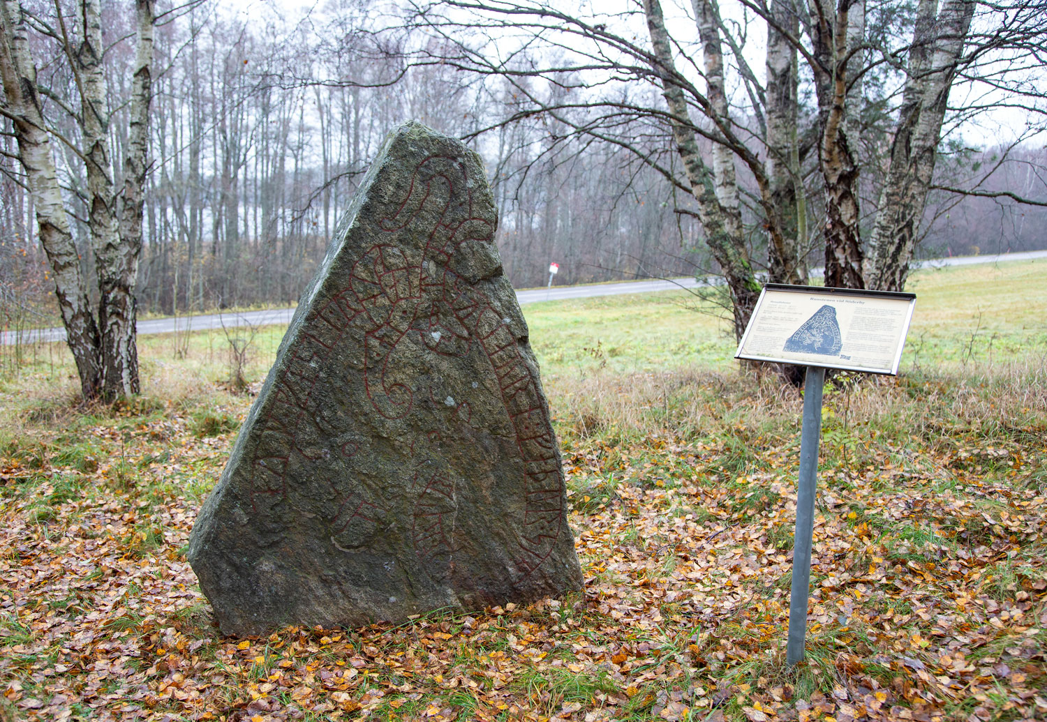 runsten och skylt